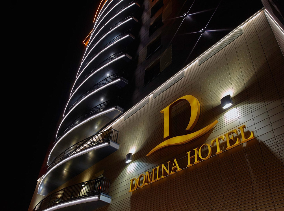 Отель Domina