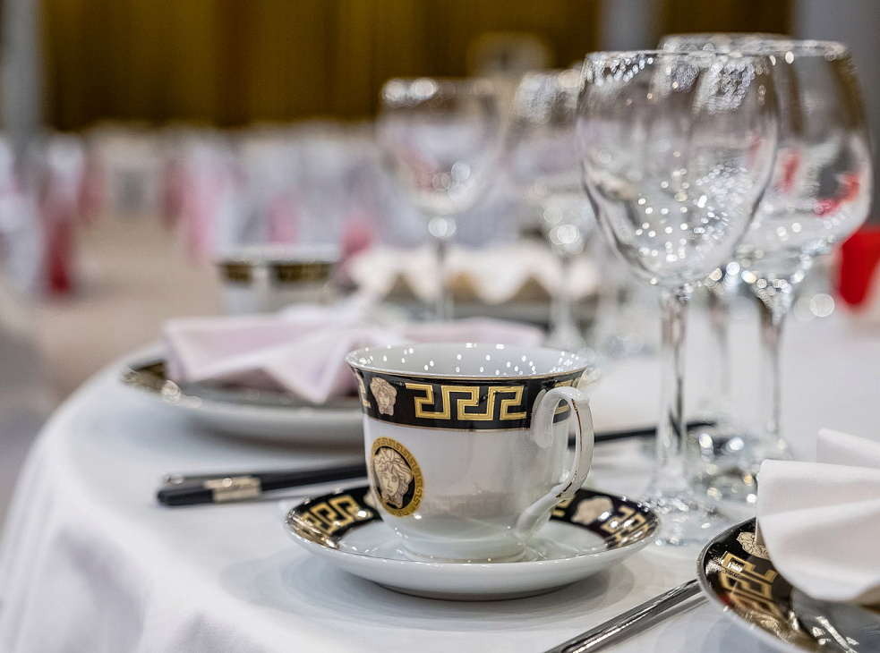 Большой ресторан "Цинь"