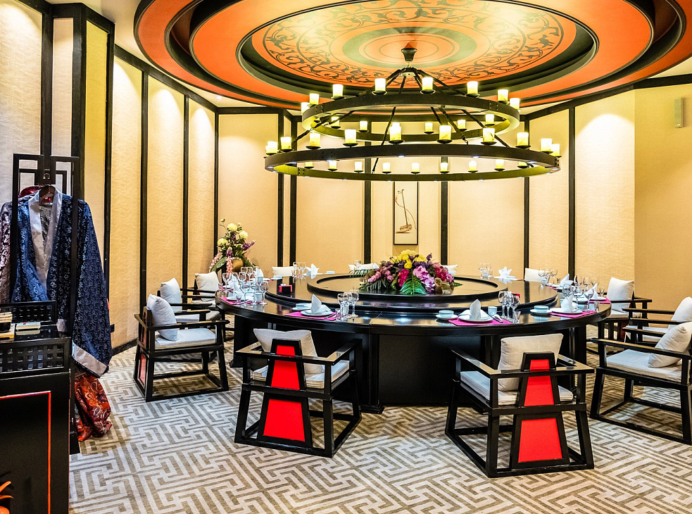 Большой ресторан "Цинь"