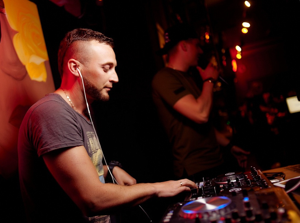 Бездельники (заведение закрыто)