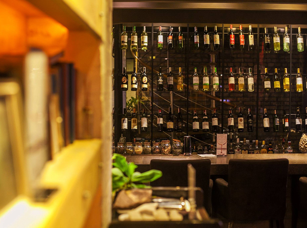 SILK 96 COFFEE & WINE