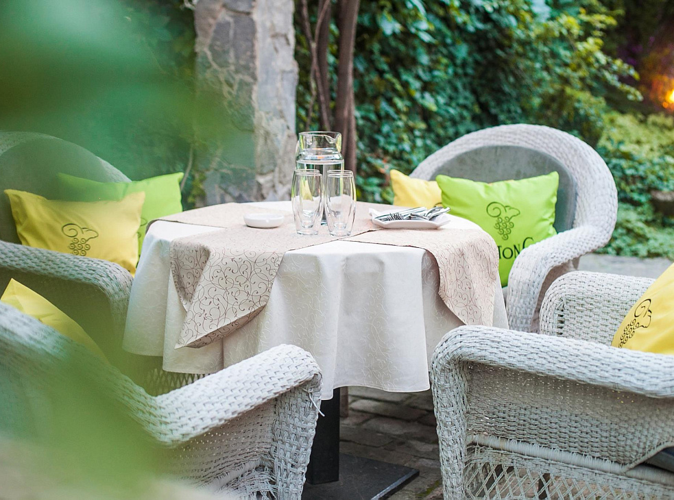 SILK 96 COFFEE & WINE