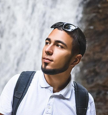 Максим Большаков 