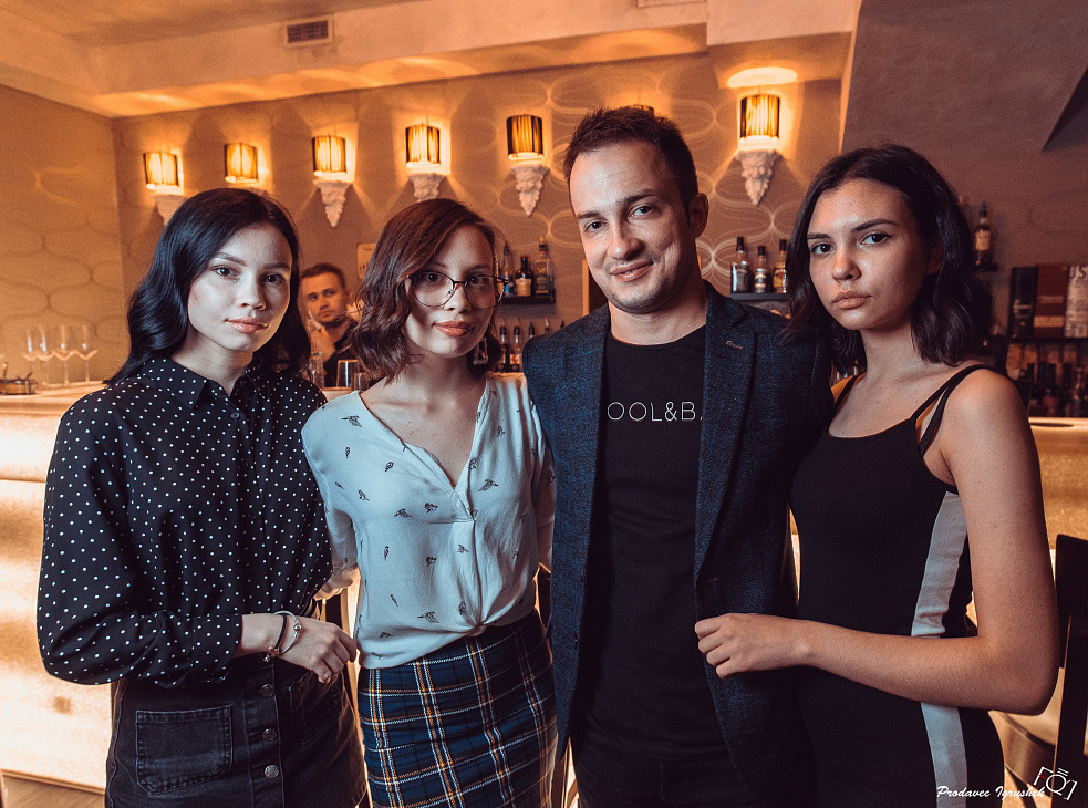 WHITE NIGHT MUSIC JOINT