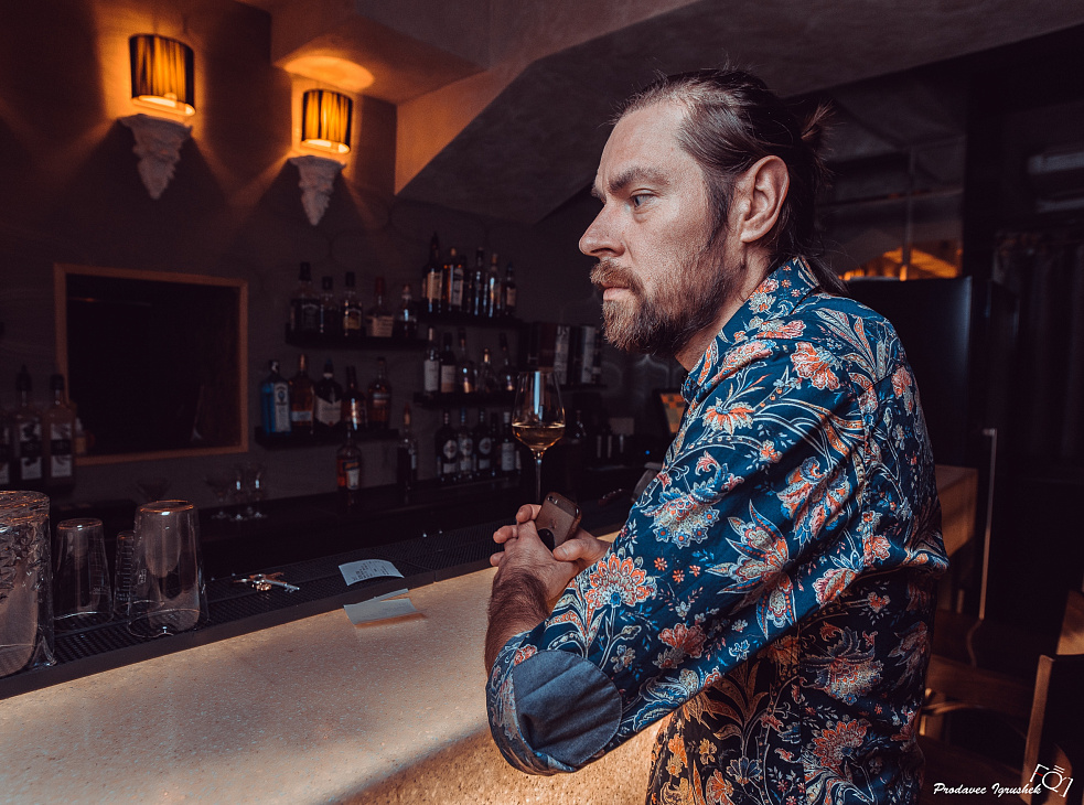 WHITE NIGHT MUSIC JOINT