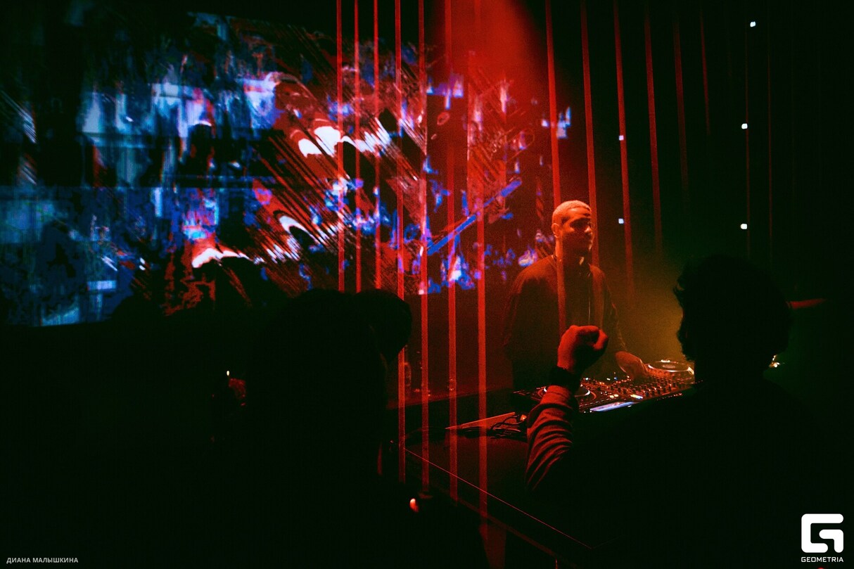 140 ITSJUSTDIFFERENT 24