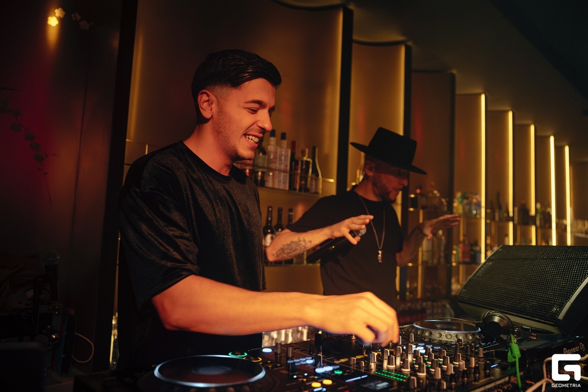 RESIDENTS NIGHT 30