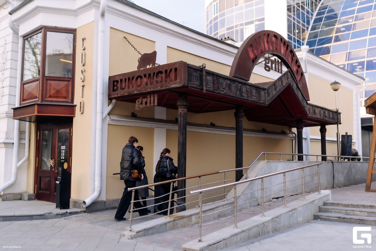 Кабинет Редкостей. Гостевая смена барменов из Томска в Bukowski