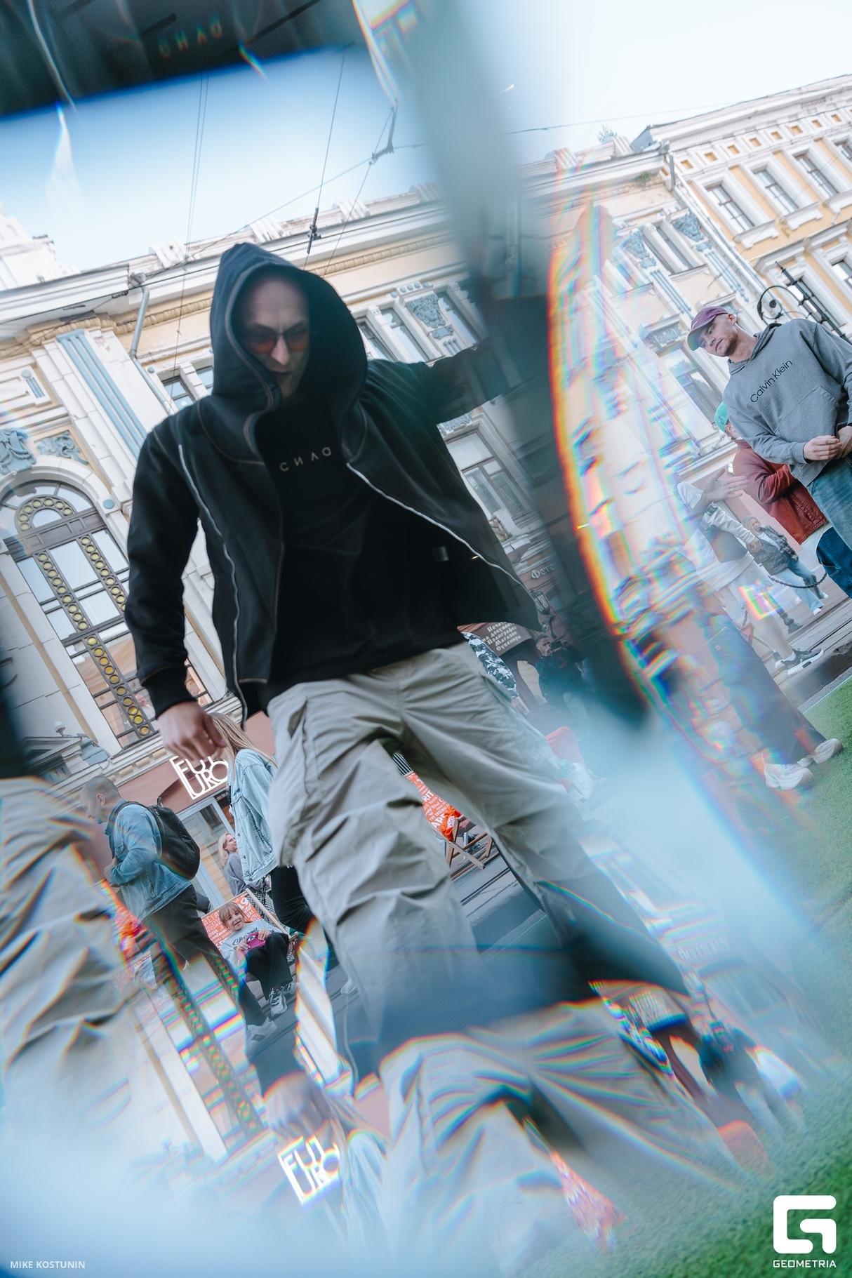 Бас давит 24