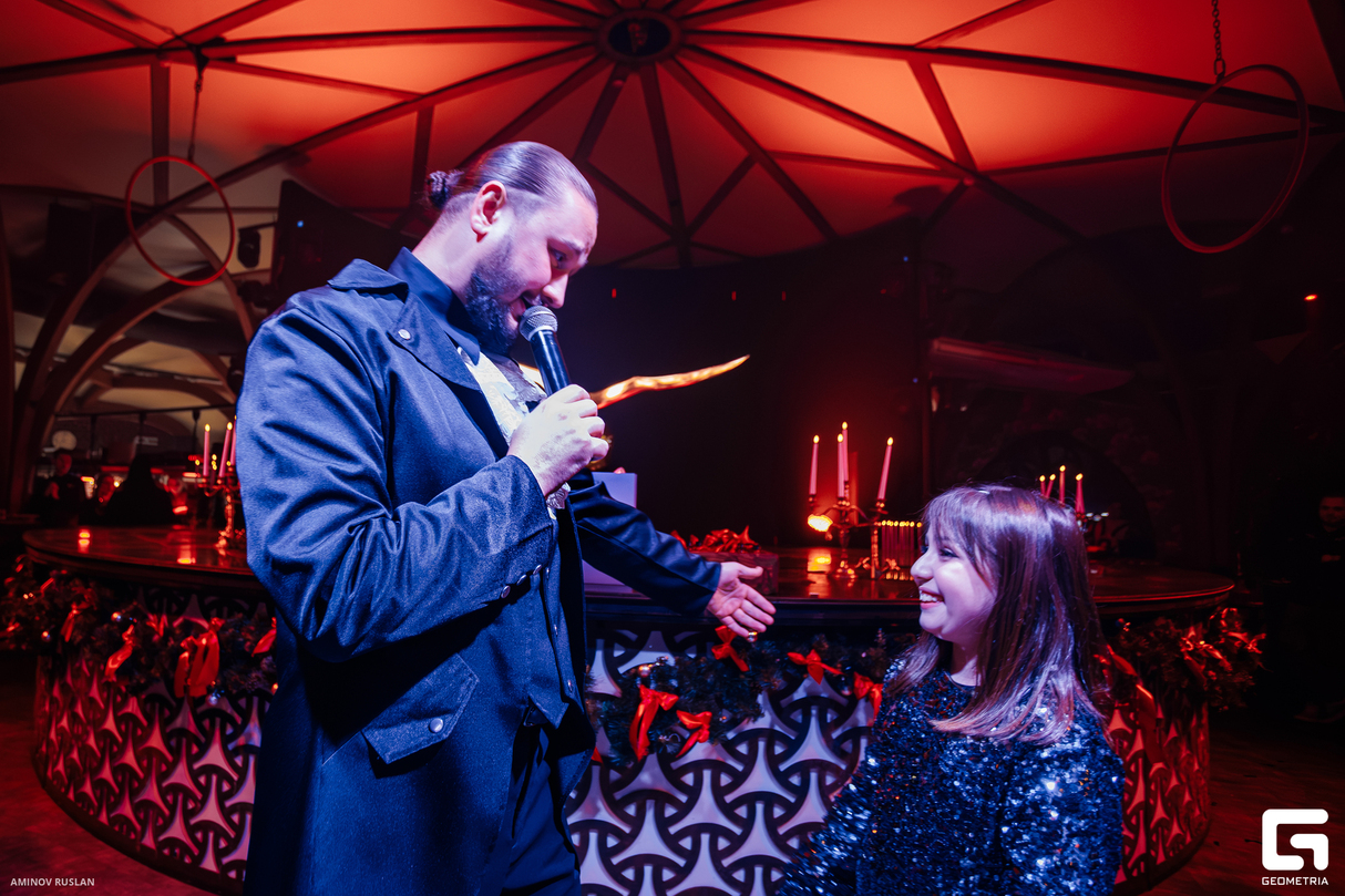Новогодняя шоу-программа MAGIC TIME в PTIZZA BAR 27