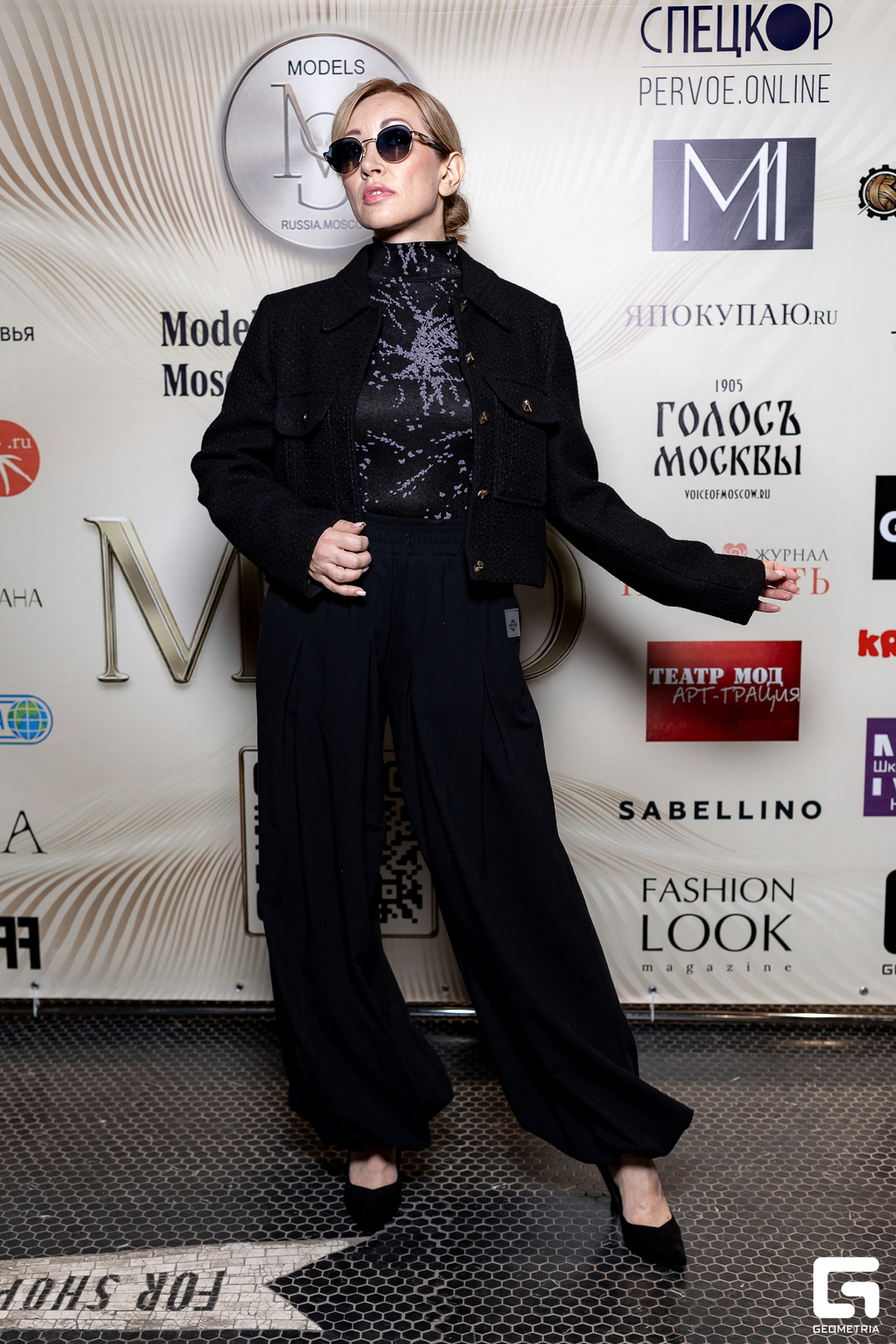 MODEL & DESIGNER 19