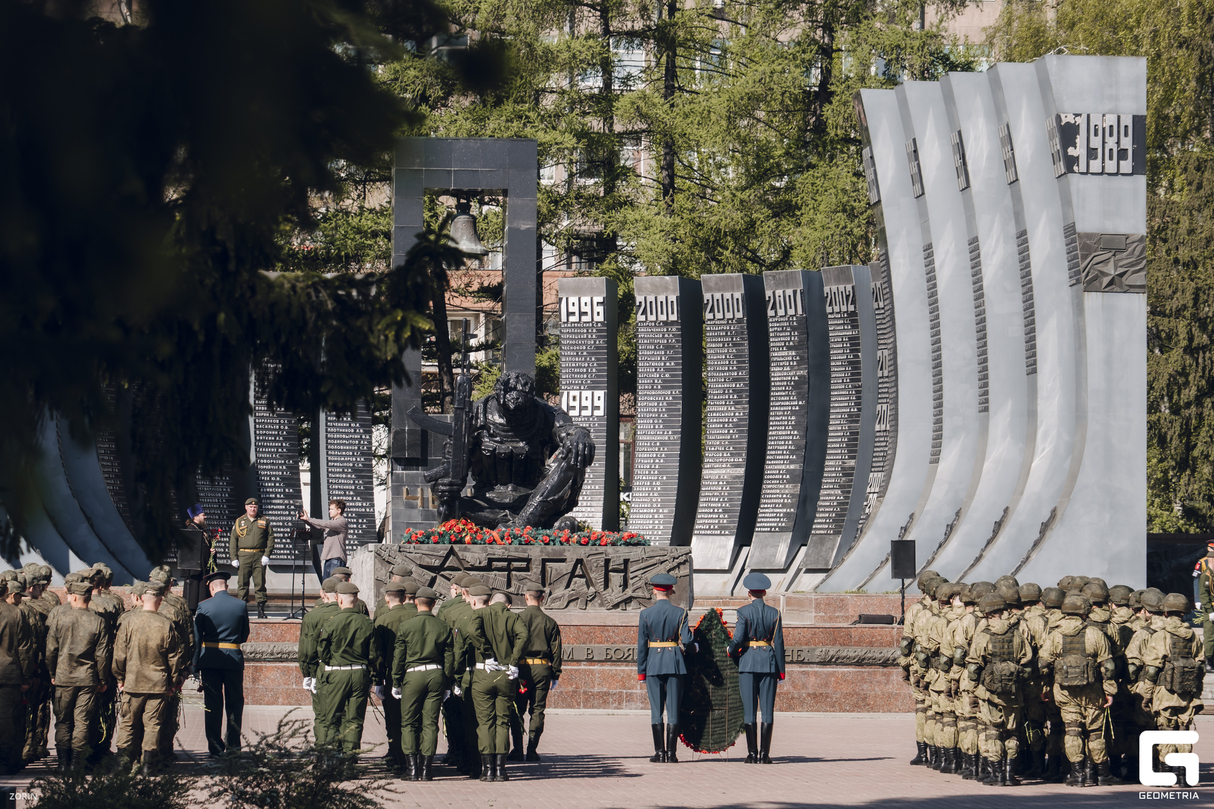 Возложение цветов и венков к мемориалу уральским воинам – интернационалистам «Черный тюльпан» 11