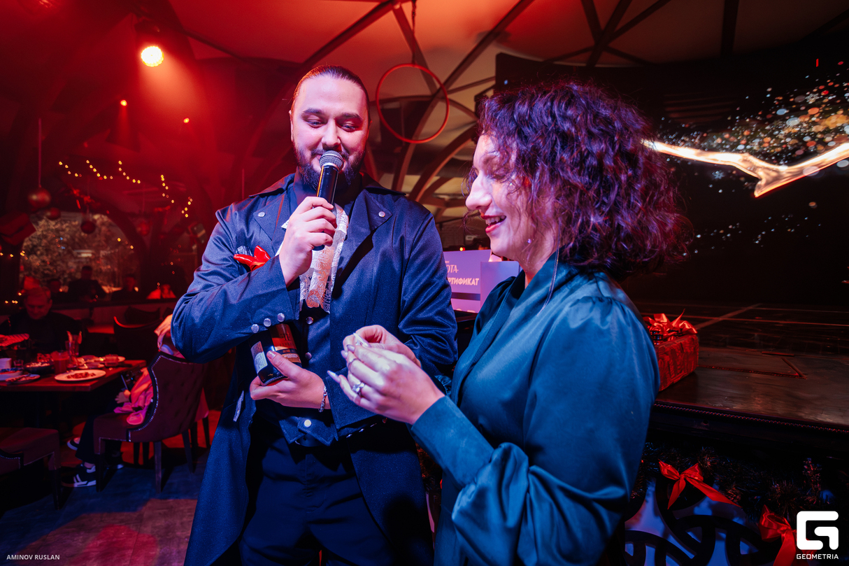Новогодняя шоу-программа MAGIC TIME в PTIZZA BAR 21