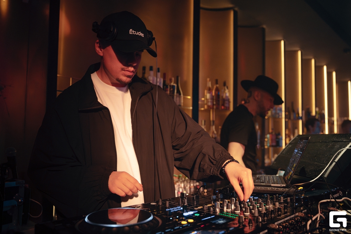 RESIDENTS NIGHT 25