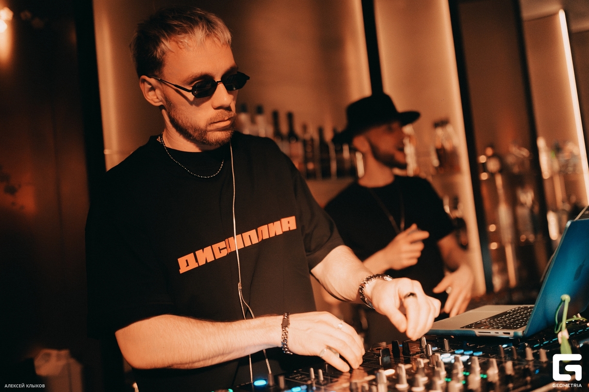 RESIDENTS NIGHT 21