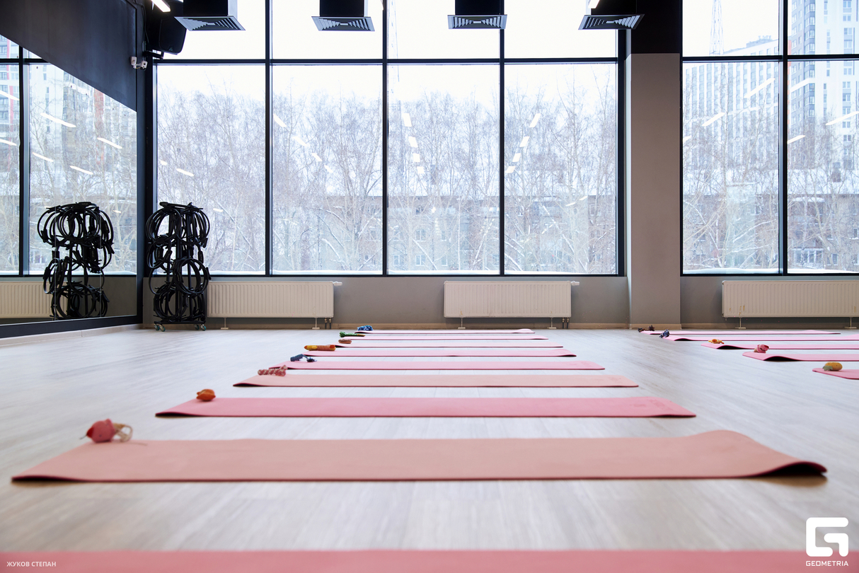 PUPPY YOGA // BRIGHT FIT