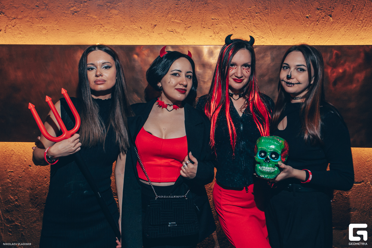 HALLOWEEN, pt. 1 16