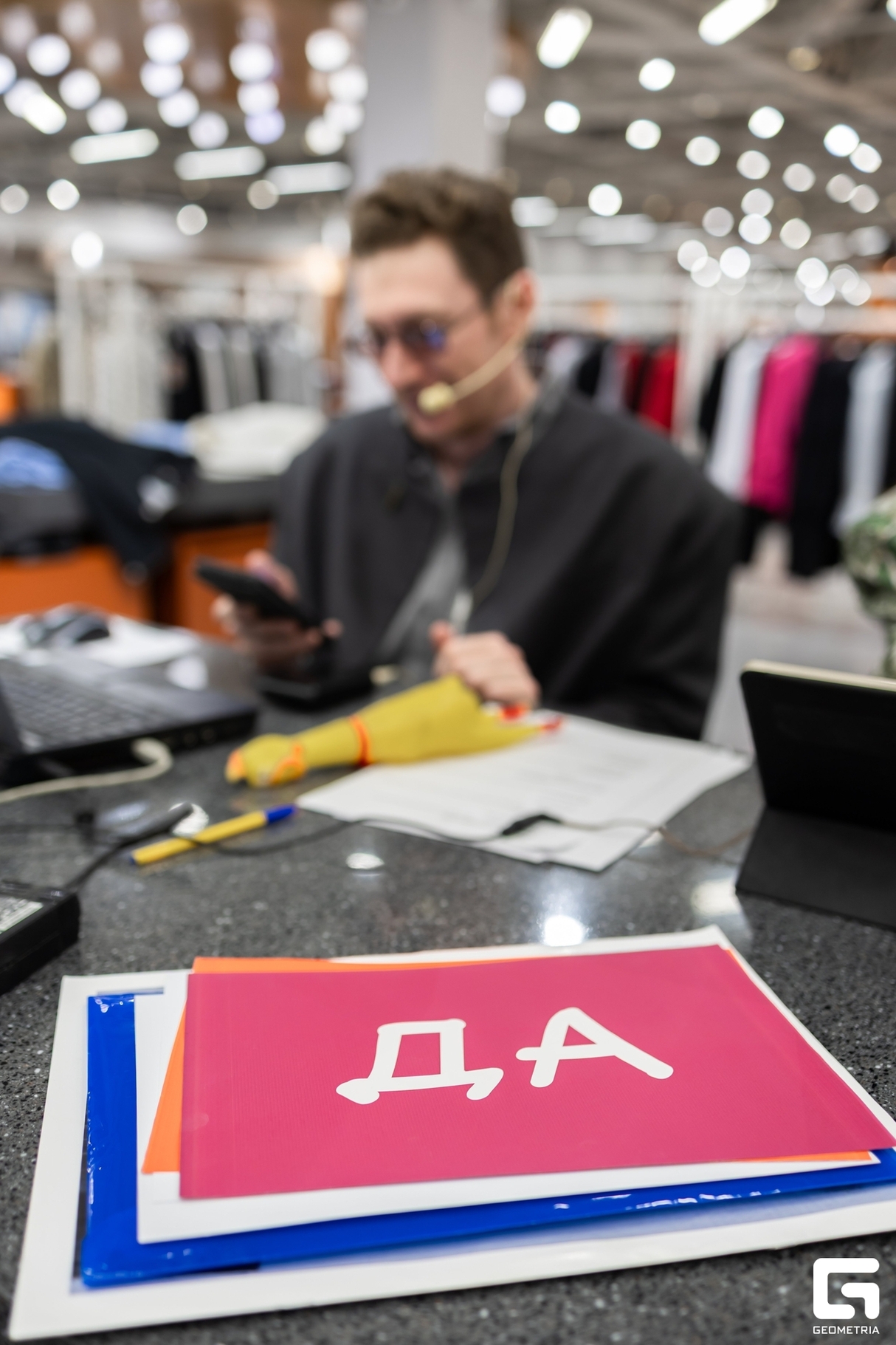 Выездной эфир вечернего шоу "Навигатор" от радио Пилот в магазине Hi-light 20