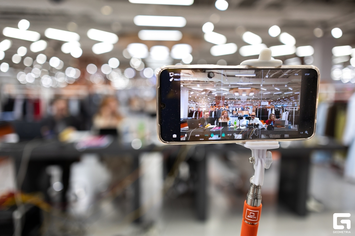 Выездной эфир вечернего шоу "Навигатор" от радио Пилот в магазине Hi-light 13