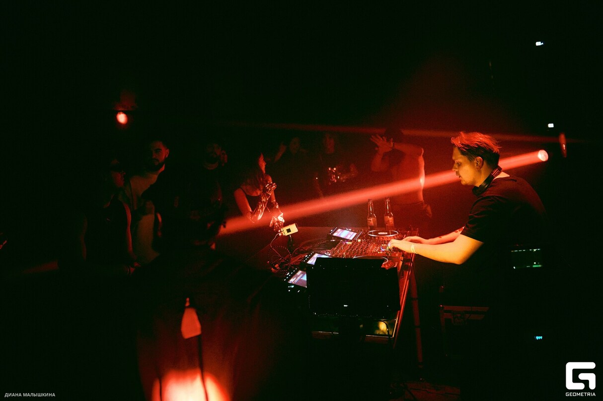 140 ITSJUSTDIFFERENT 9